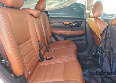 2017 Nissan Rogue Sv z USA, uszkodzony, nr VIN 5N1AT2MVXHC837812